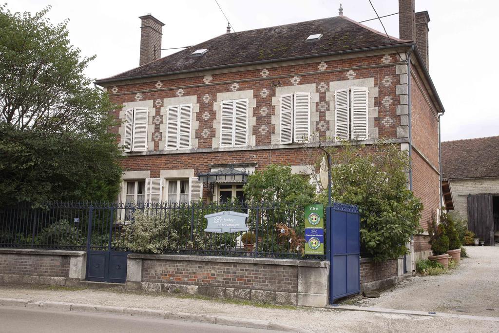Le Bonheur A La Campagne Panzió Lesmont Kültér fotó